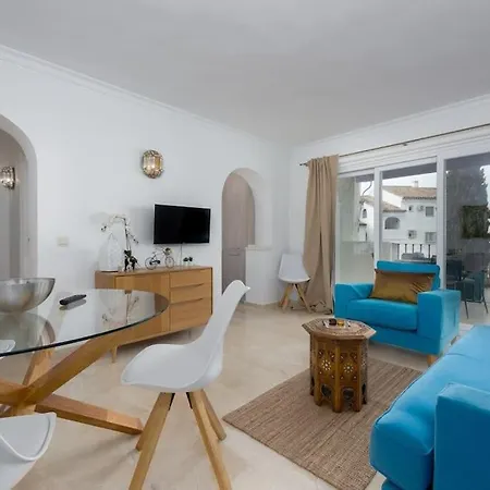 Lovely Benavista Walk To Rdr361 Estepona